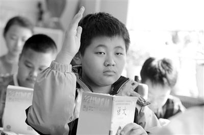 12歲喪母男孩照顧癌癥爸爸：不想給人添麻煩