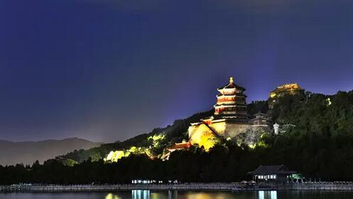 夜幕下的<a  target='_blank' class='keywordsSearch'><p  align=