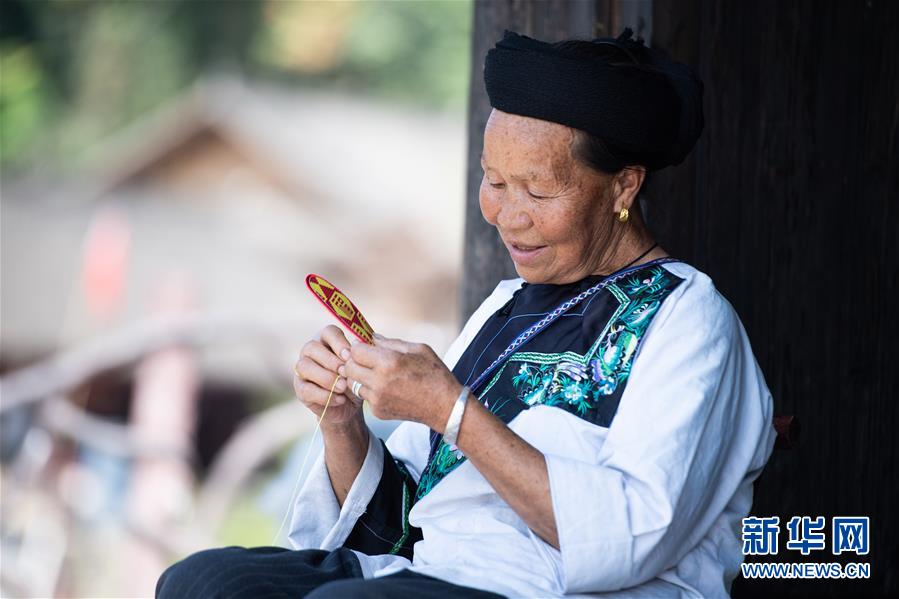 (習近平的小康故事·新華網·圖文互動)(4)“讓所有老年人都能有一個幸福美滿的晚年”——習近平和尊老養老的故事